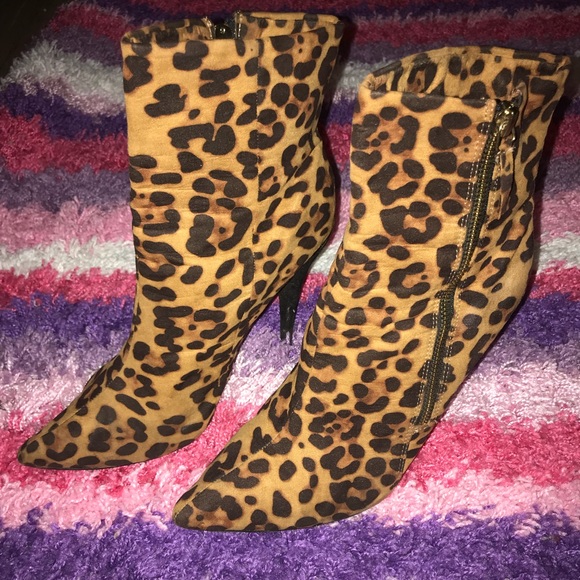 Leopard print booties 🐯👢 - Picture 2 of 4